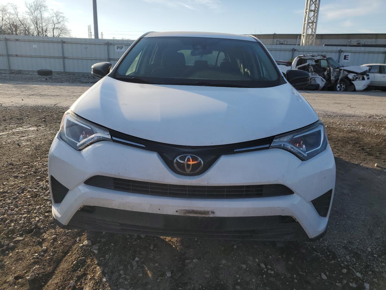 2017 Toyota RAV 4 - Image 5