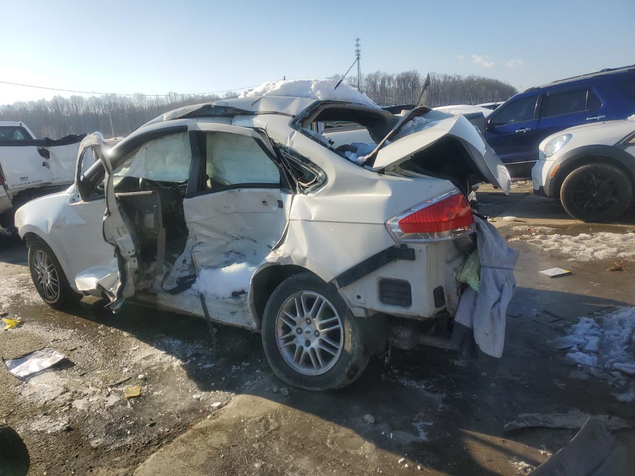 2010 Ford Focus - Image 2