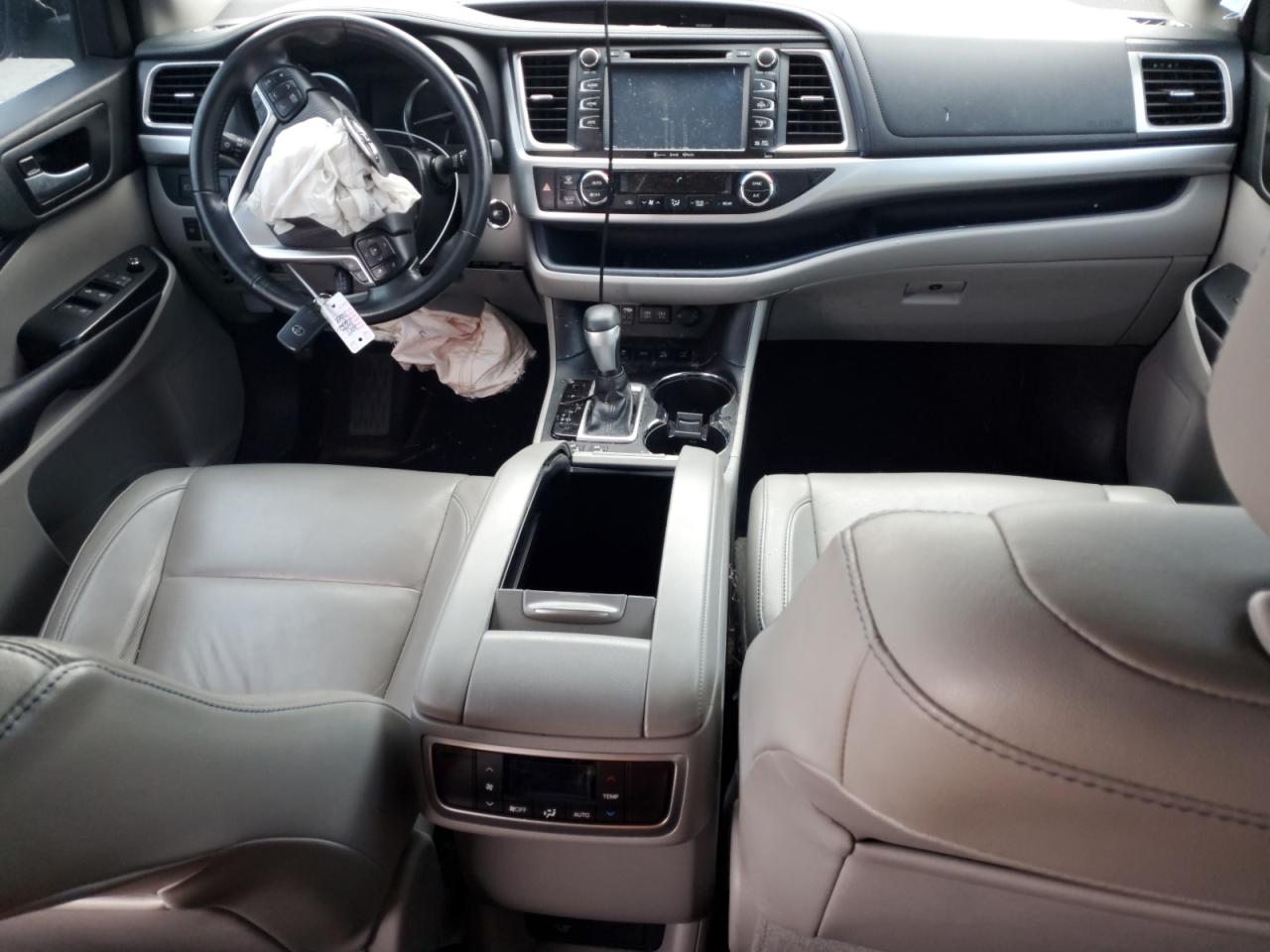 2017 Toyota Highlander - Image 8