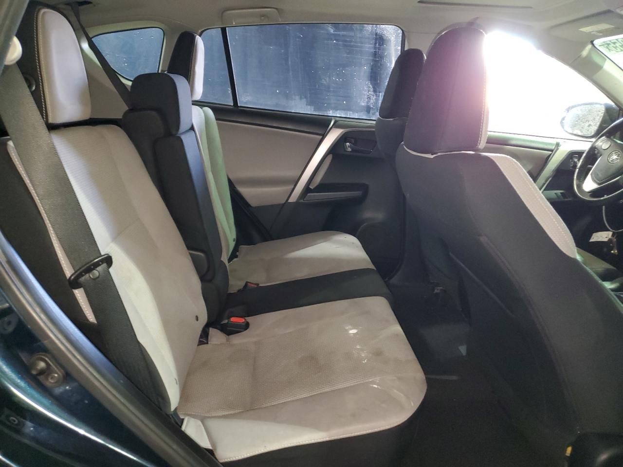 2018 Toyota RAV 4 - Image 11