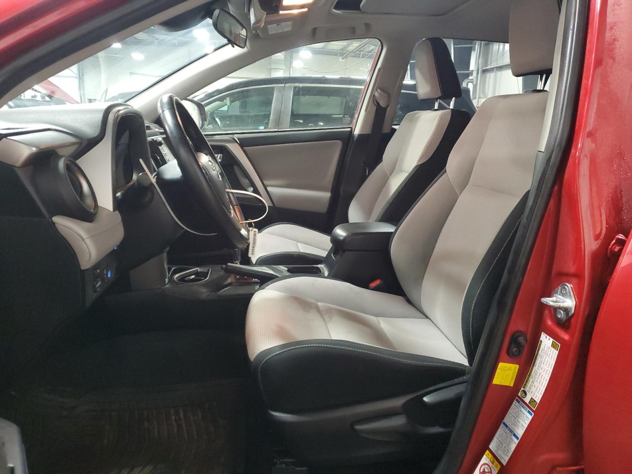 2016 Toyota RAV 4 - Image 7