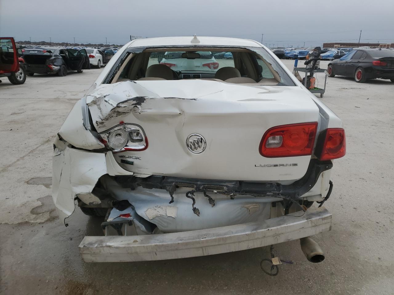 2011 Buick Lucerne - Image 6