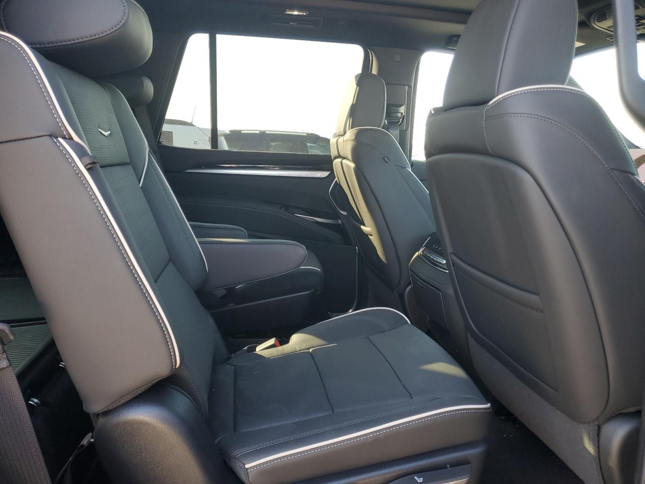 2025 Cadillac Escalade - Image 11