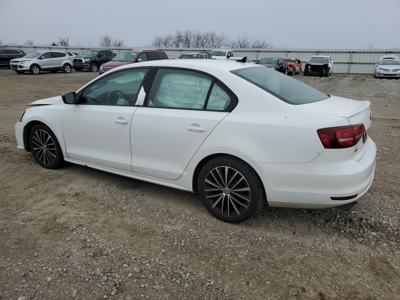 2016 Volkswagen Jetta - Image 2