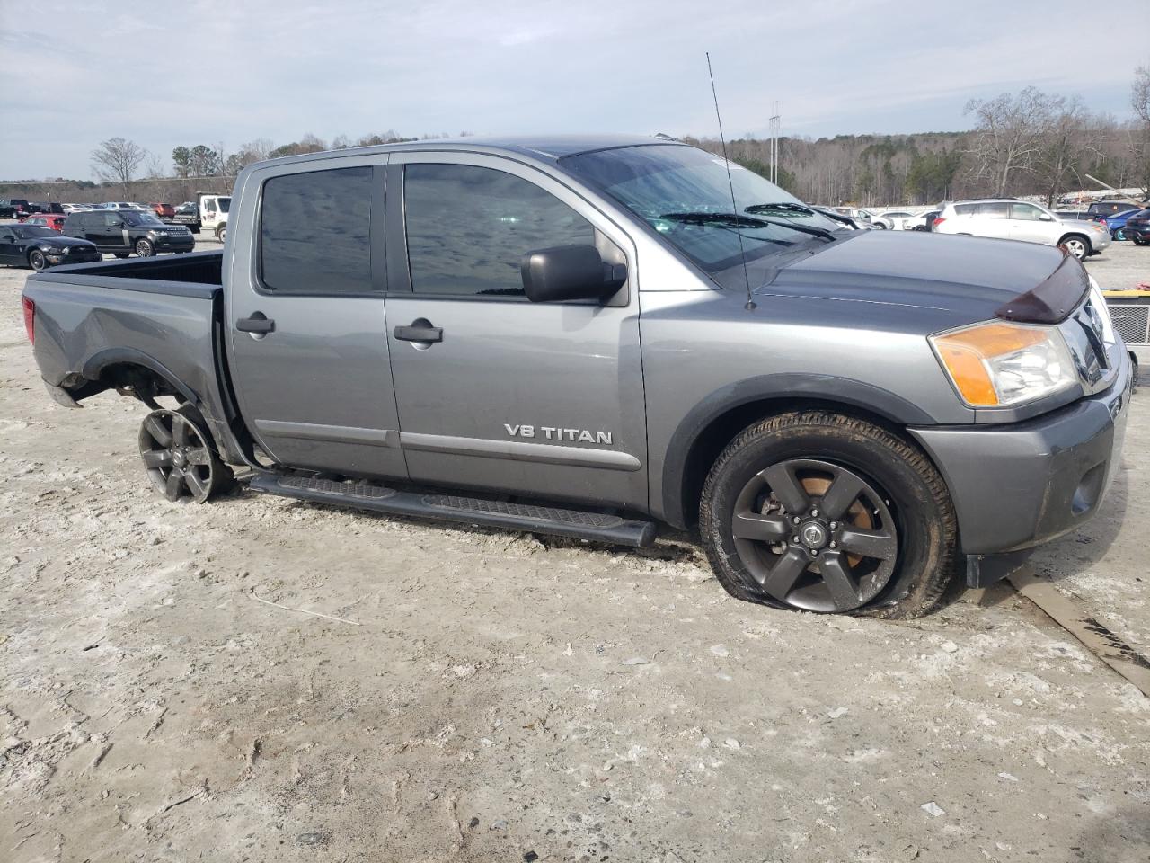 2015 Nissan Titan - Image 4