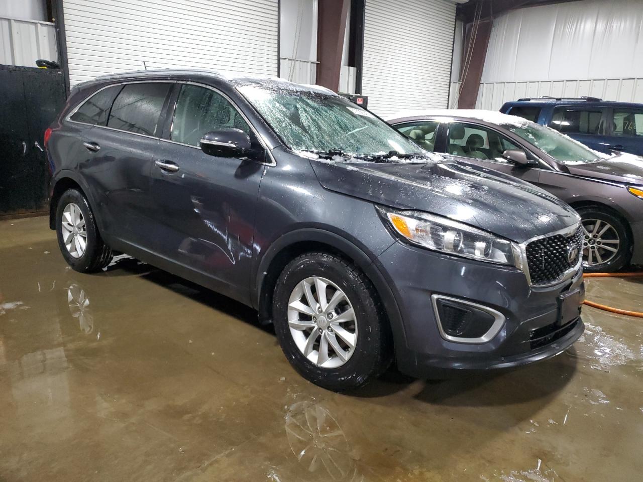 VIN 5XYPG4A30GG103904 2016 KIA SORENTO no.4