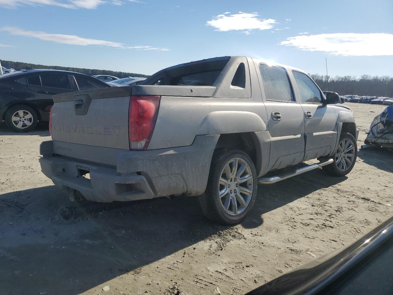 2002 Chevrolet Avalanche - Image 3