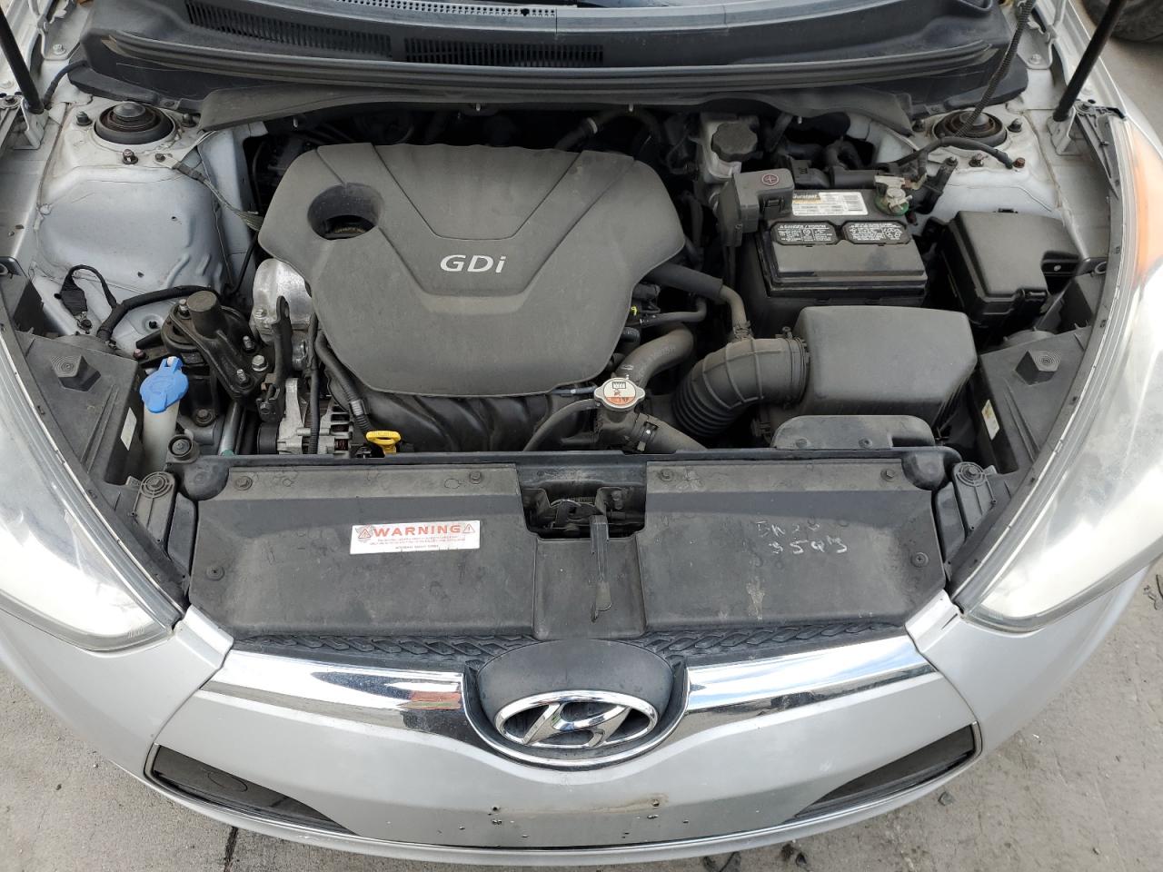 2013 Hyundai Veloster - Image 11