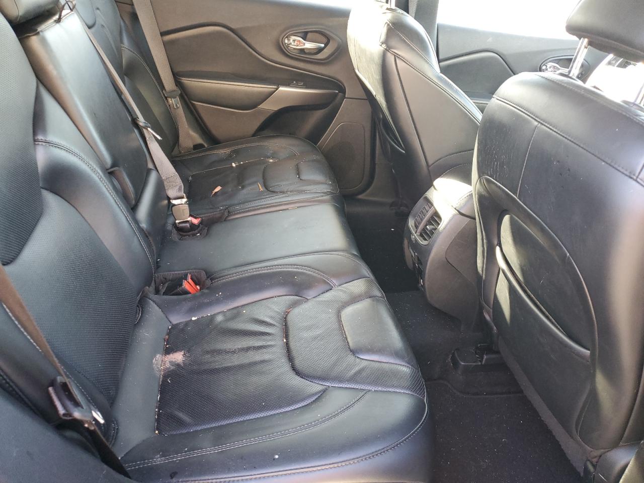 2020 Jeep Grand Cherokee - Image 12