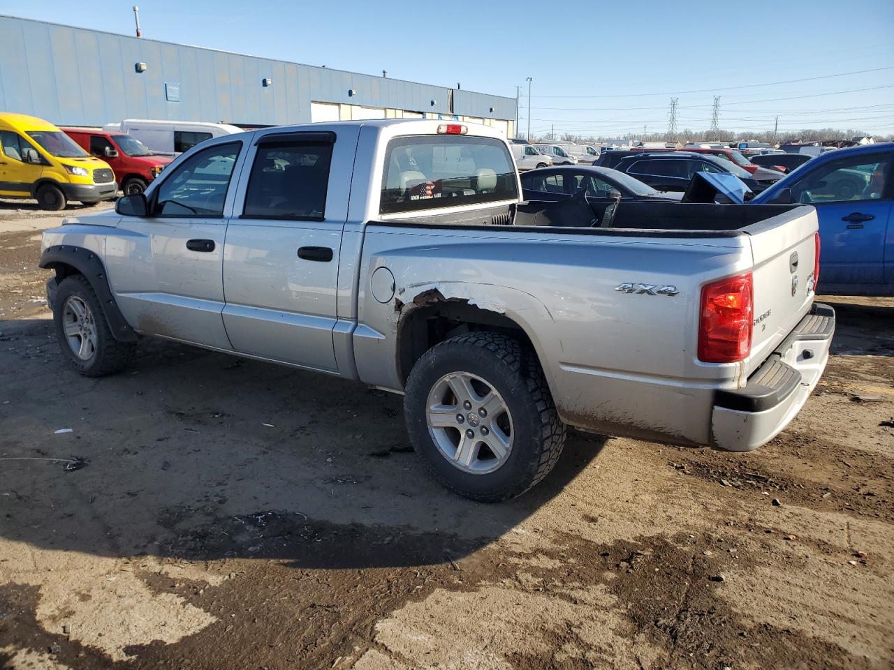 2011 Dodge Dakota - Image 2