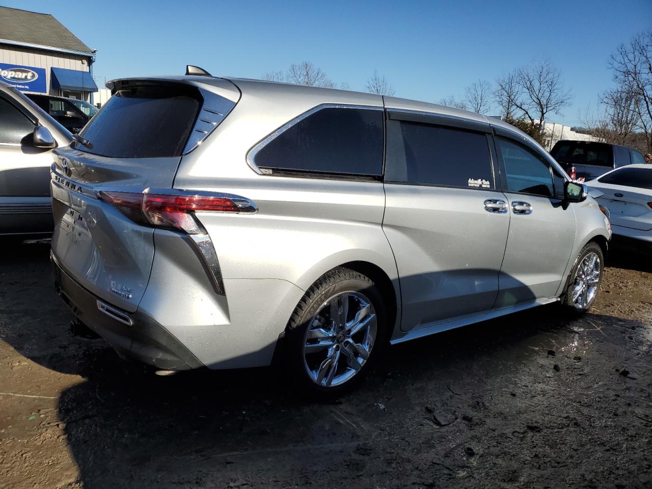 2022 Toyota Sienna - Image 3