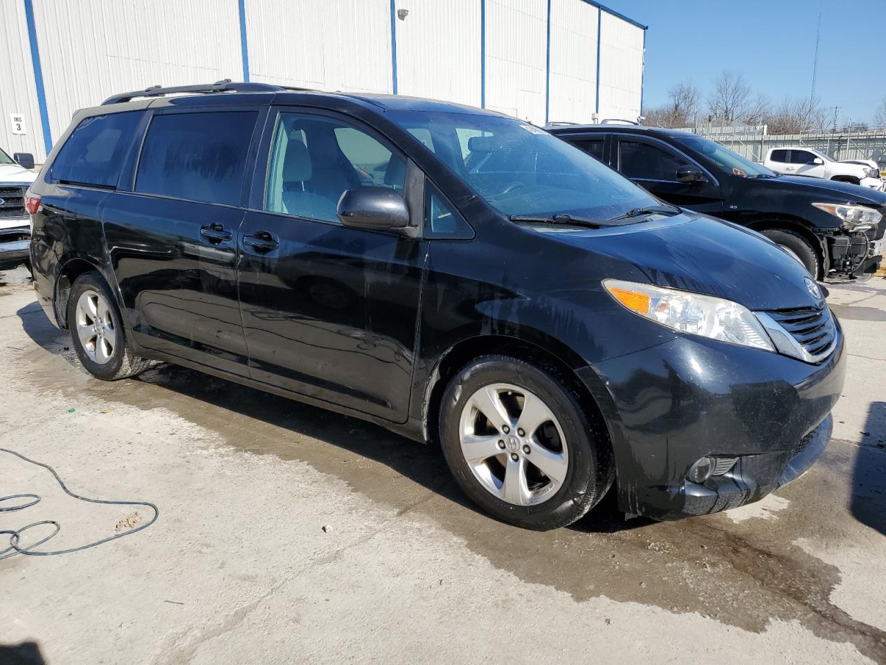 2015 Toyota Sienna - Image 4