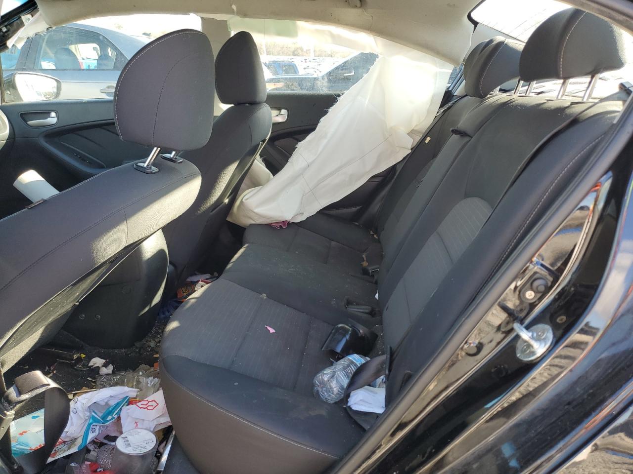 2018 Kia Forte - Image 10