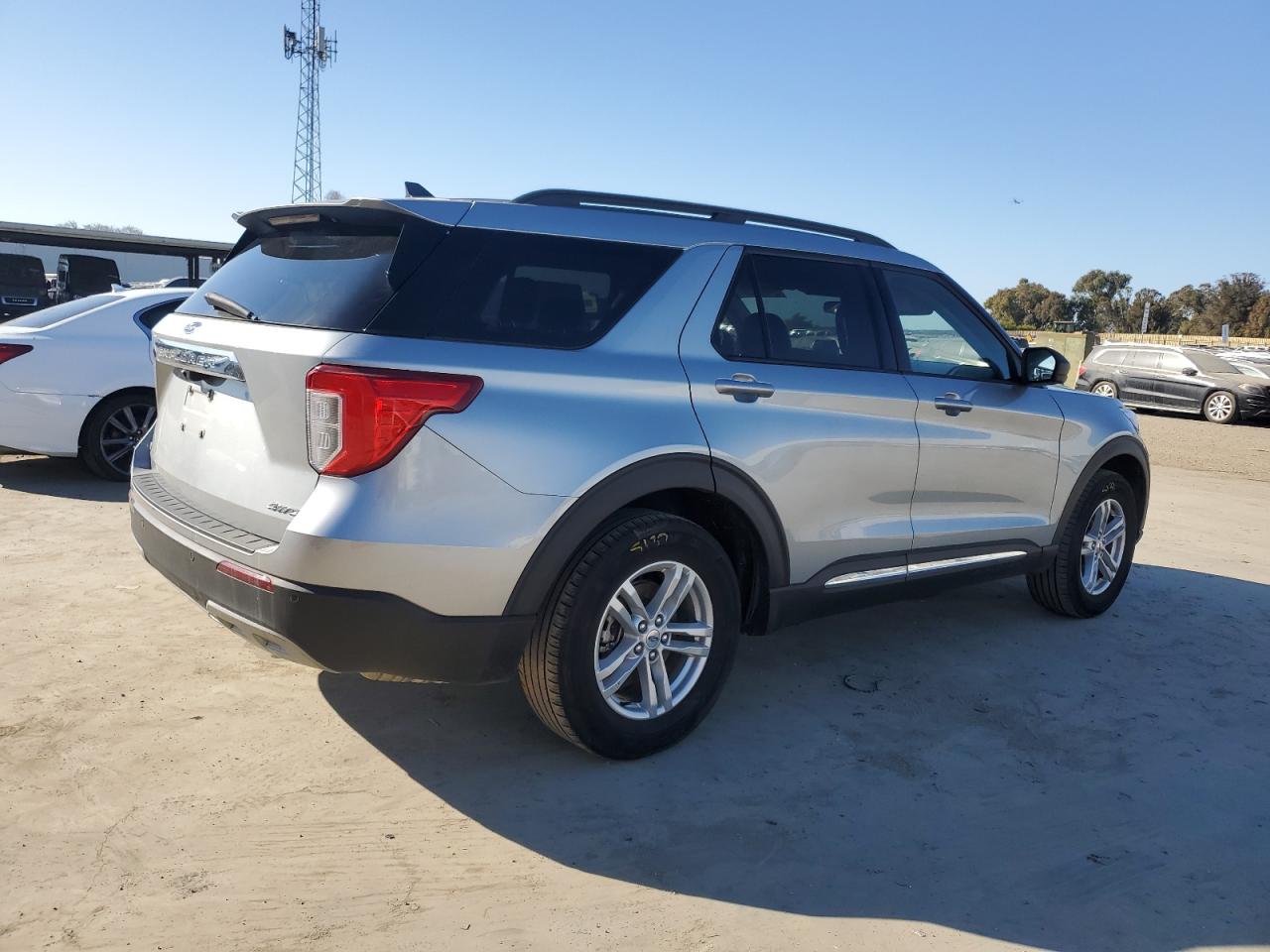 2023 Ford Explorer - Image 3