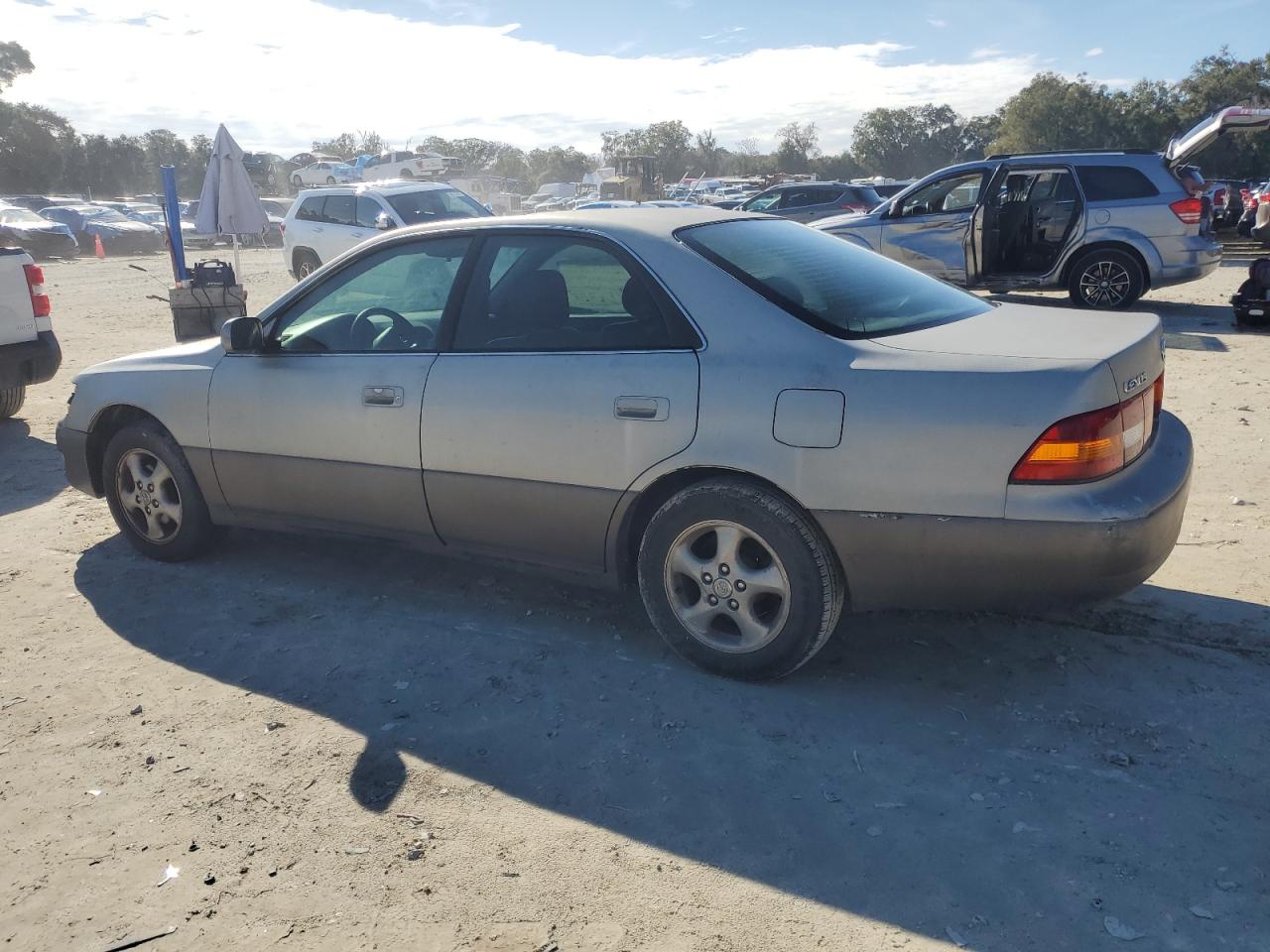 1997 Lexus ES - Image 2