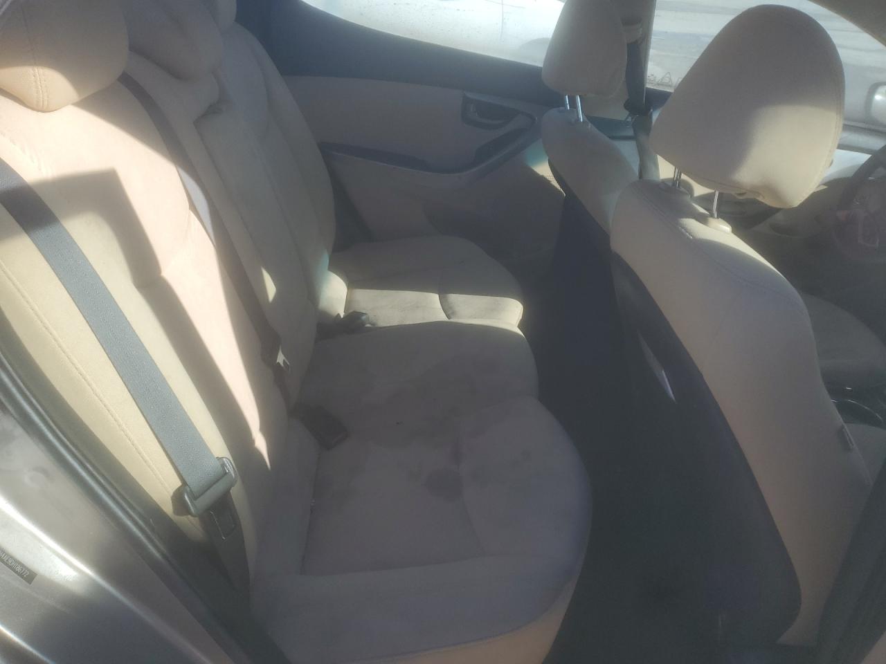 2013 Hyundai Elantra - Image 11
