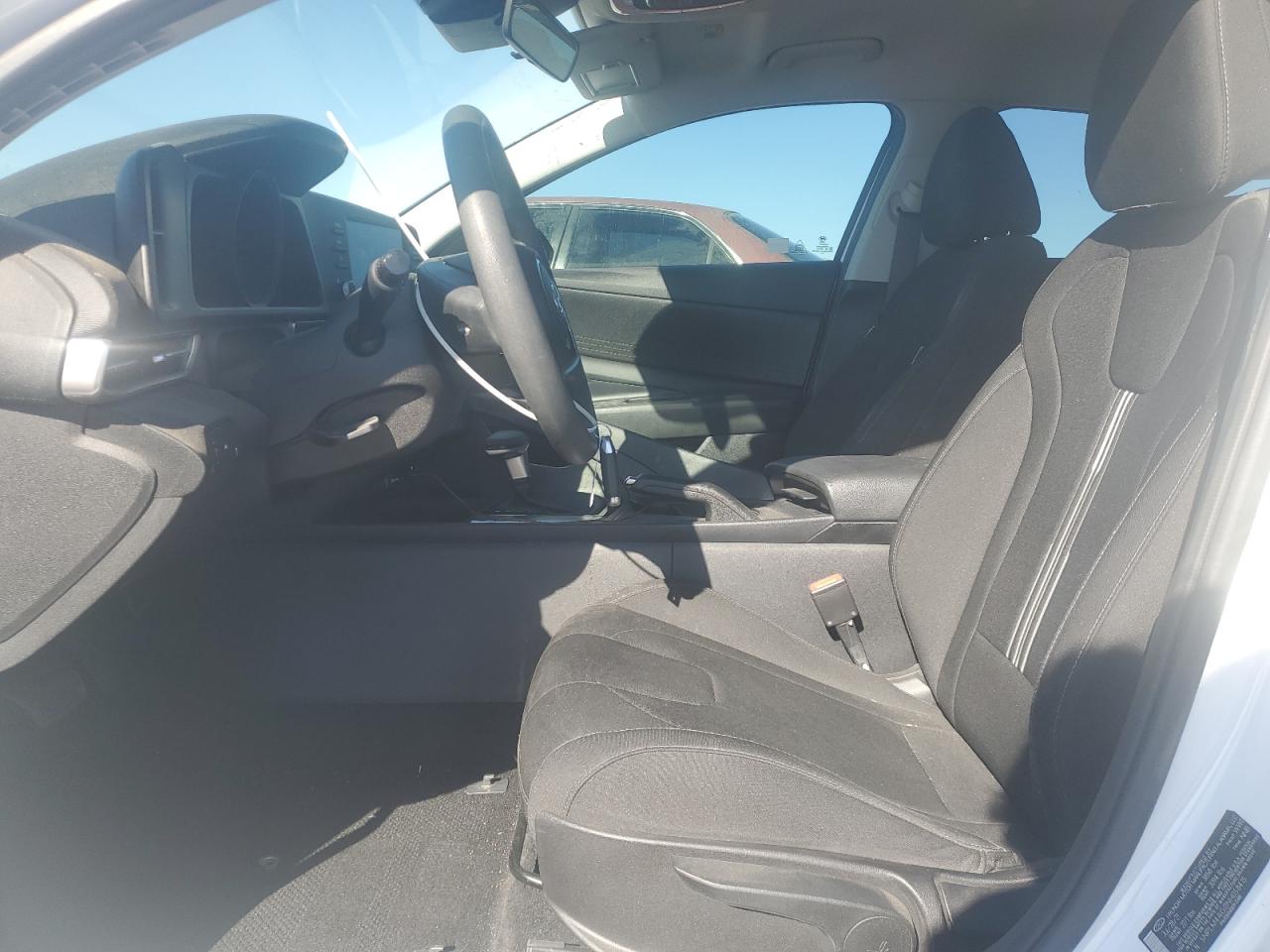 2022 Hyundai Elantra - Image 7