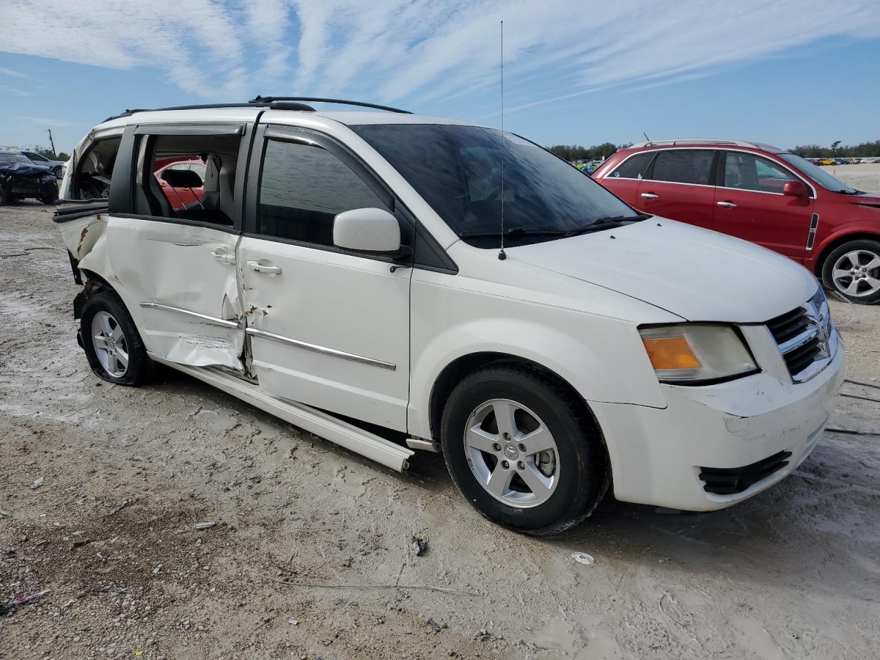 2010 Dodge Caravan - Image 4