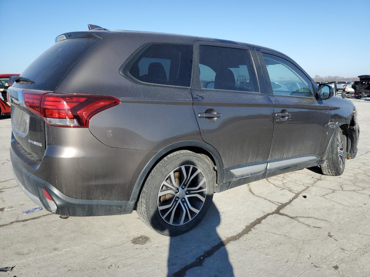 2018 Mitsubishi Outlander - Image 3