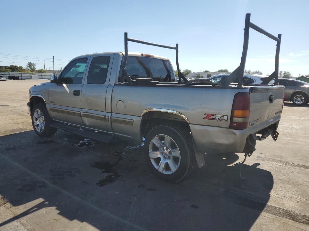 2001 Chevrolet Silverado - Image 2