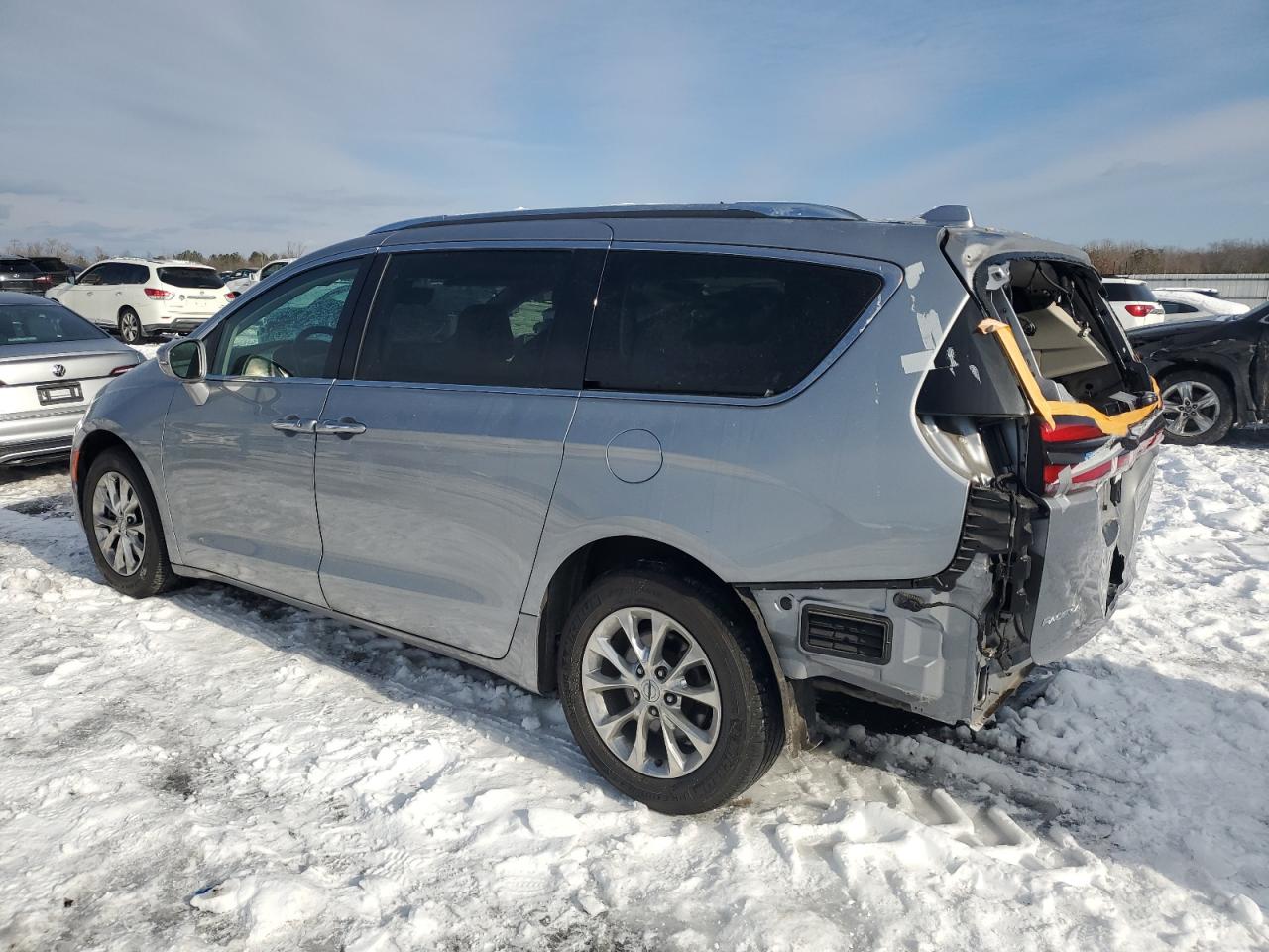 2021 Chrysler Pacifica - Image 2