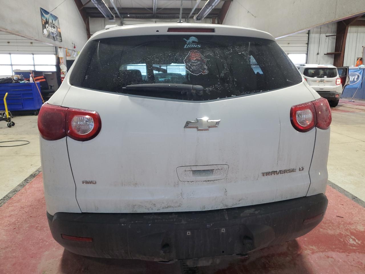 2010 Chevrolet Traverse - Image 6