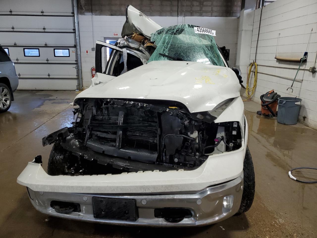 2016 RAM 1500 - Image 5