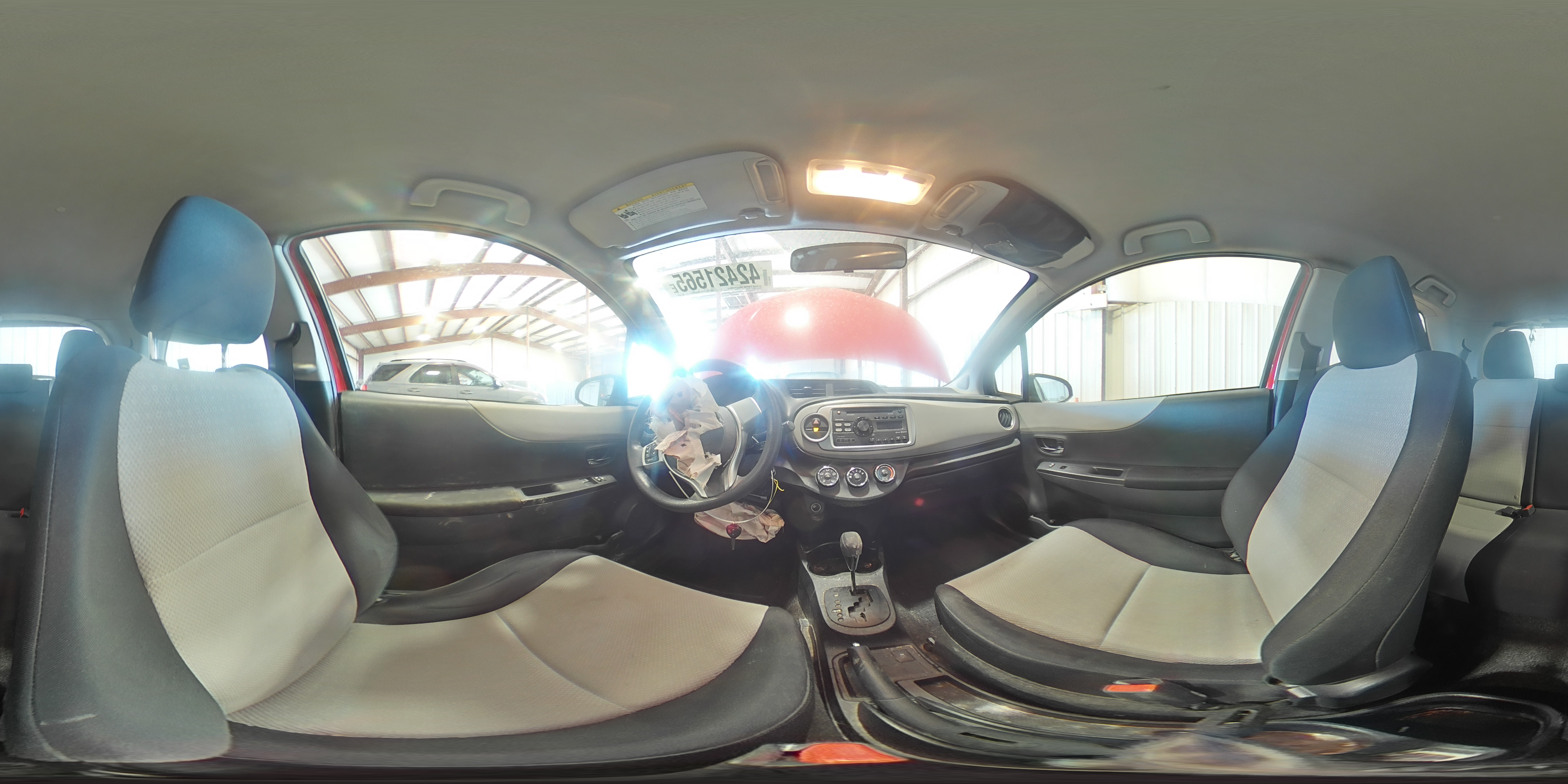 2012 Toyota Yaris - Image 14