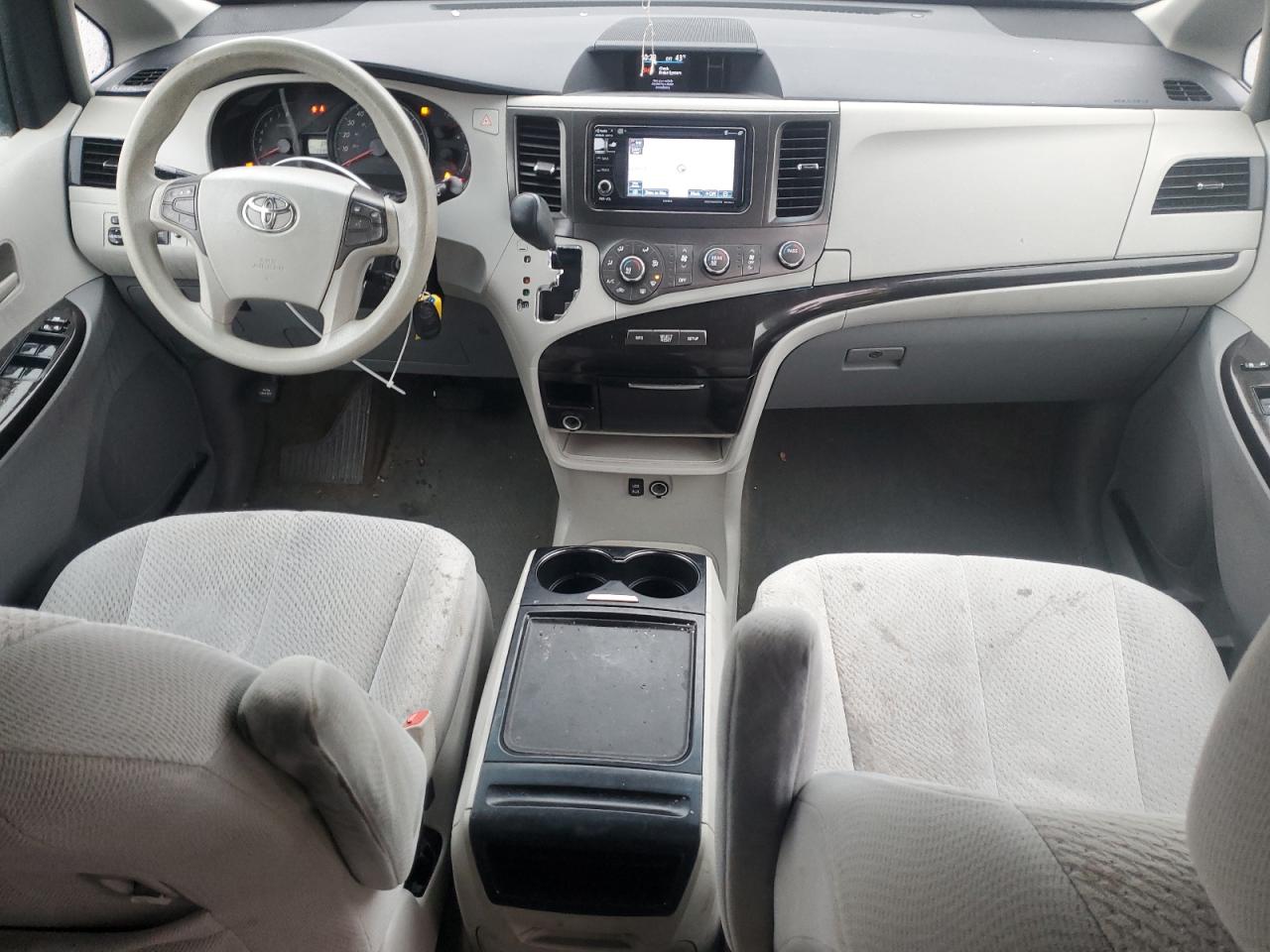 2012 Toyota Sienna - Image 8