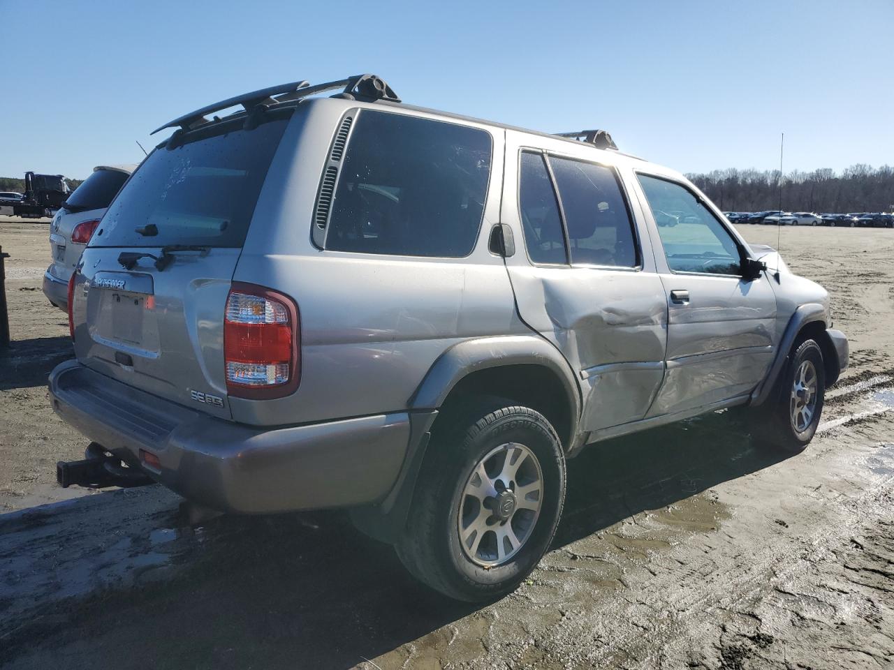 2001 Nissan Pathfinder - Image 3
