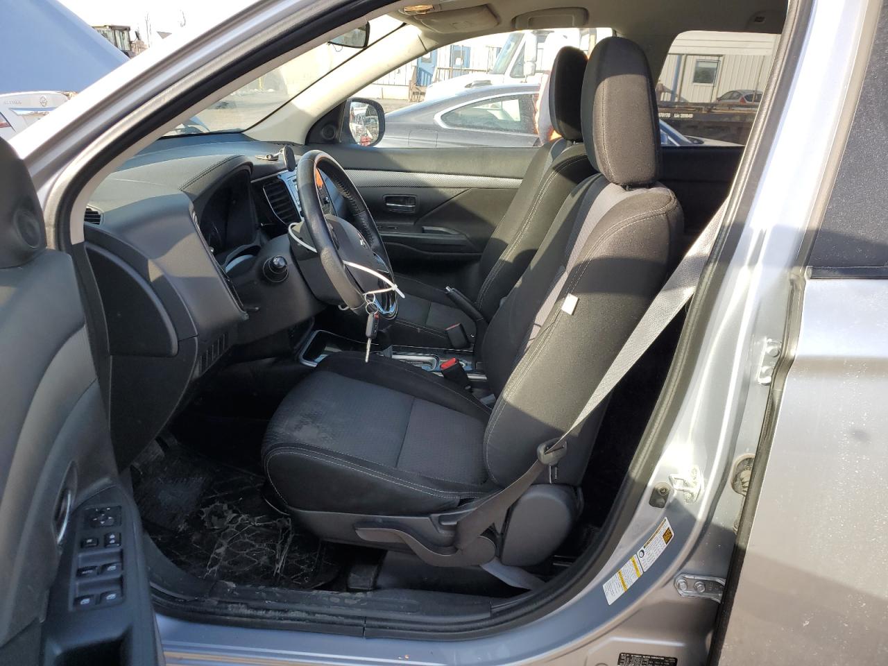 2017 Mitsubishi Outlander - Image 7