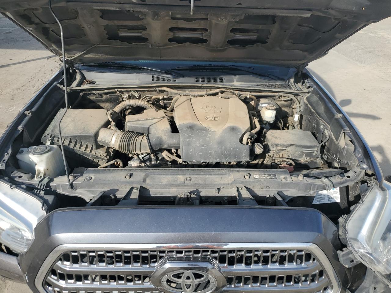 2017 Toyota Tacoma - Image 11
