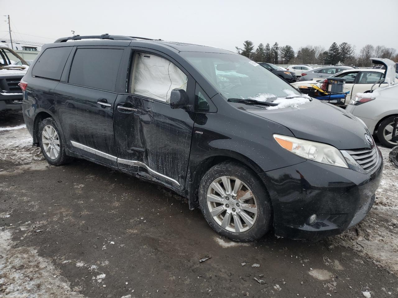 2017 Toyota Sienna - Image 4
