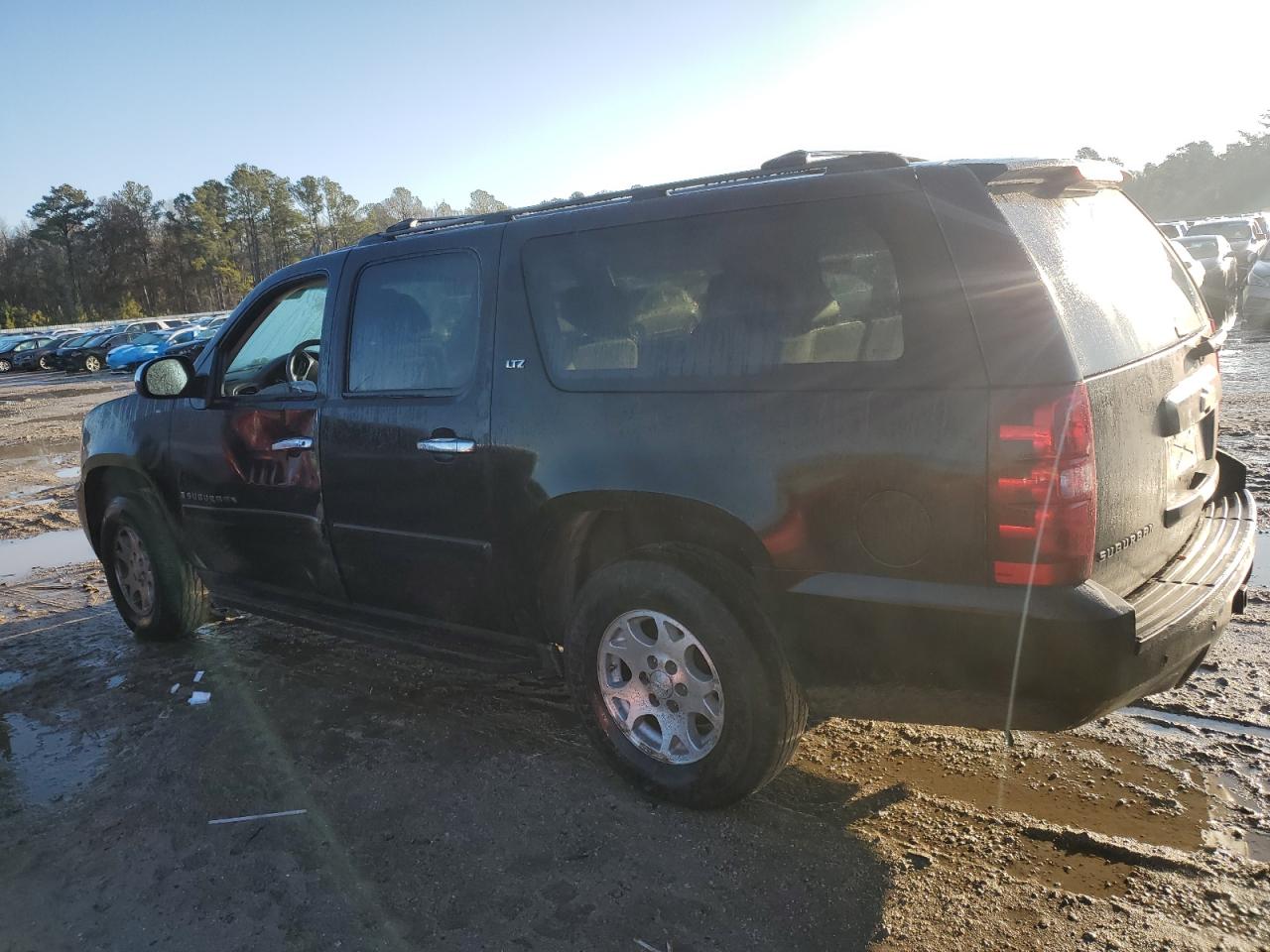 2007 Chevrolet Suburban - Image 2
