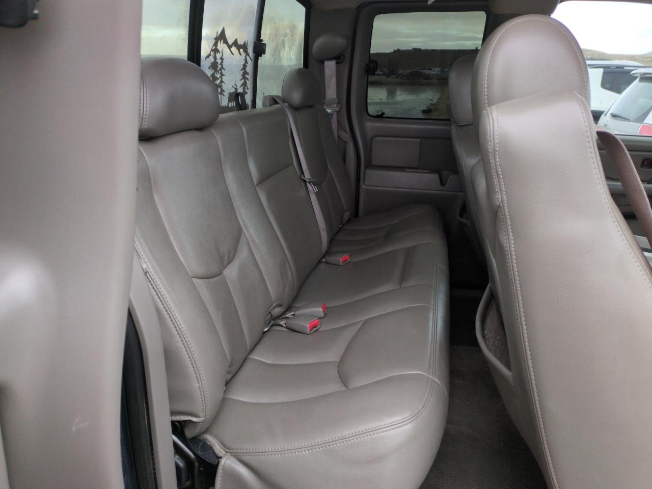 2006 Chevrolet Silverado - Image 10