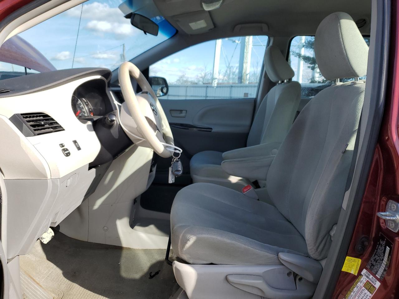 2012 Toyota Sienna - Image 7