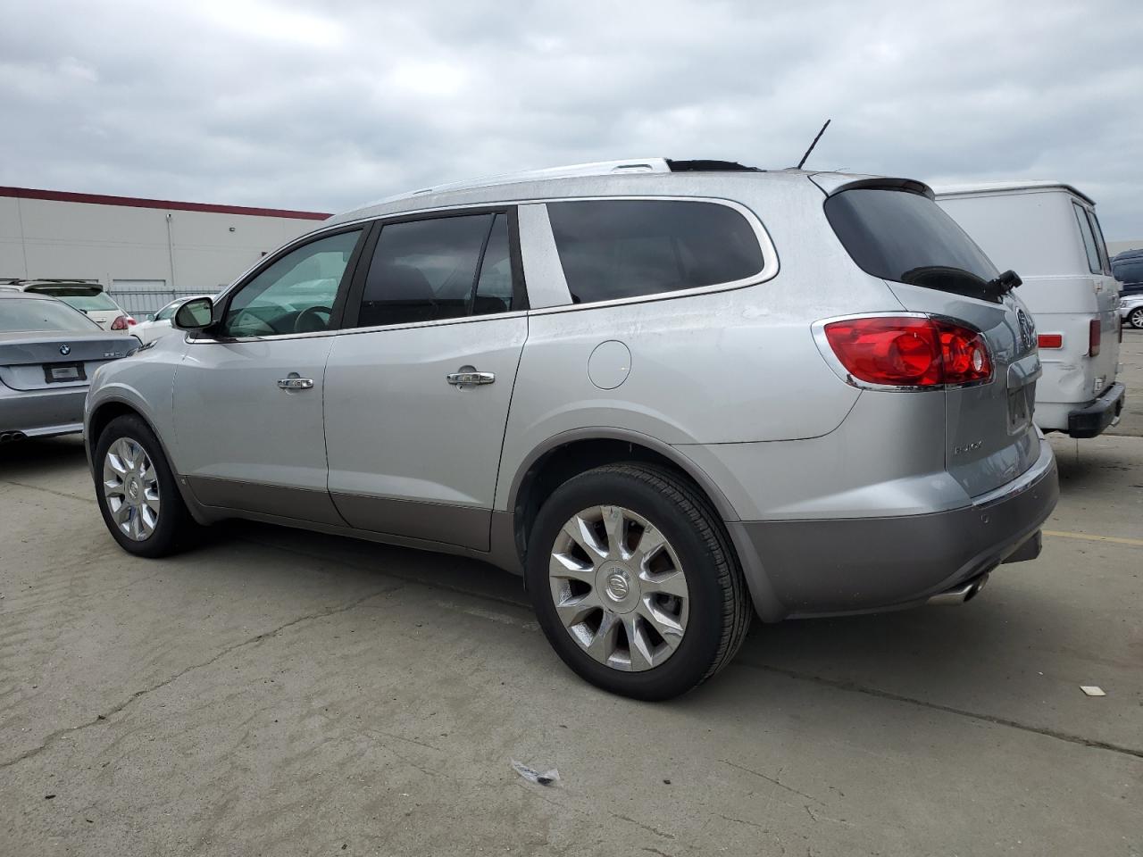 2010 Buick Enclave - Image 2