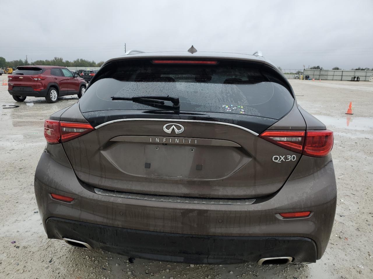 2017 Infiniti QX30 - Image 6