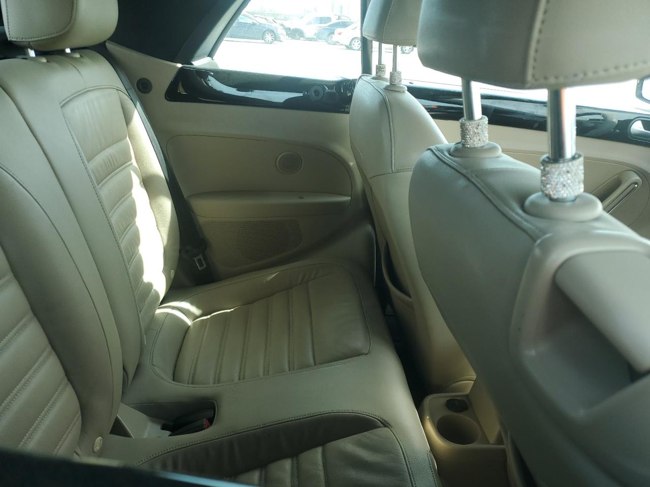 2014 Volkswagen Beetle - Image 10