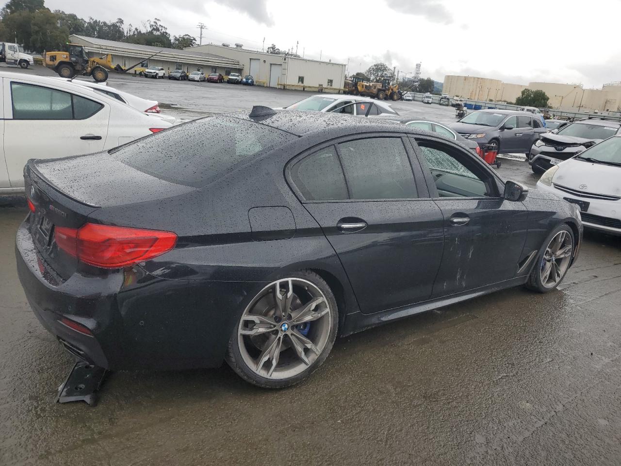 VIN WBAJB9C56JB049250 2018 BMW M5 no.3