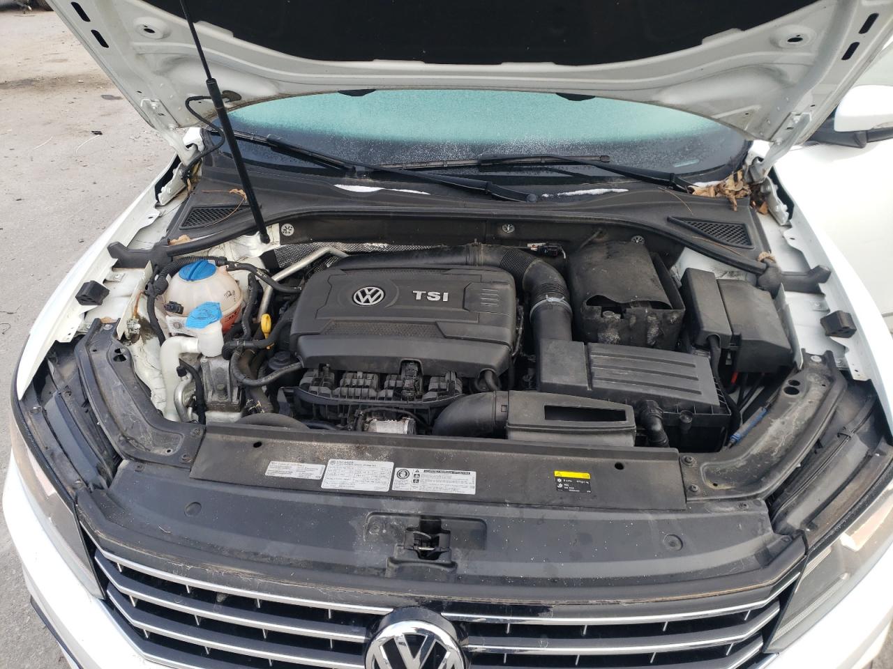 2016 Volkswagen Passat - Image 11