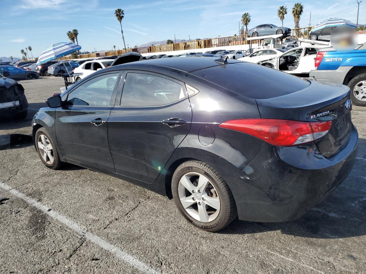 2013 Hyundai Elantra - Image 2