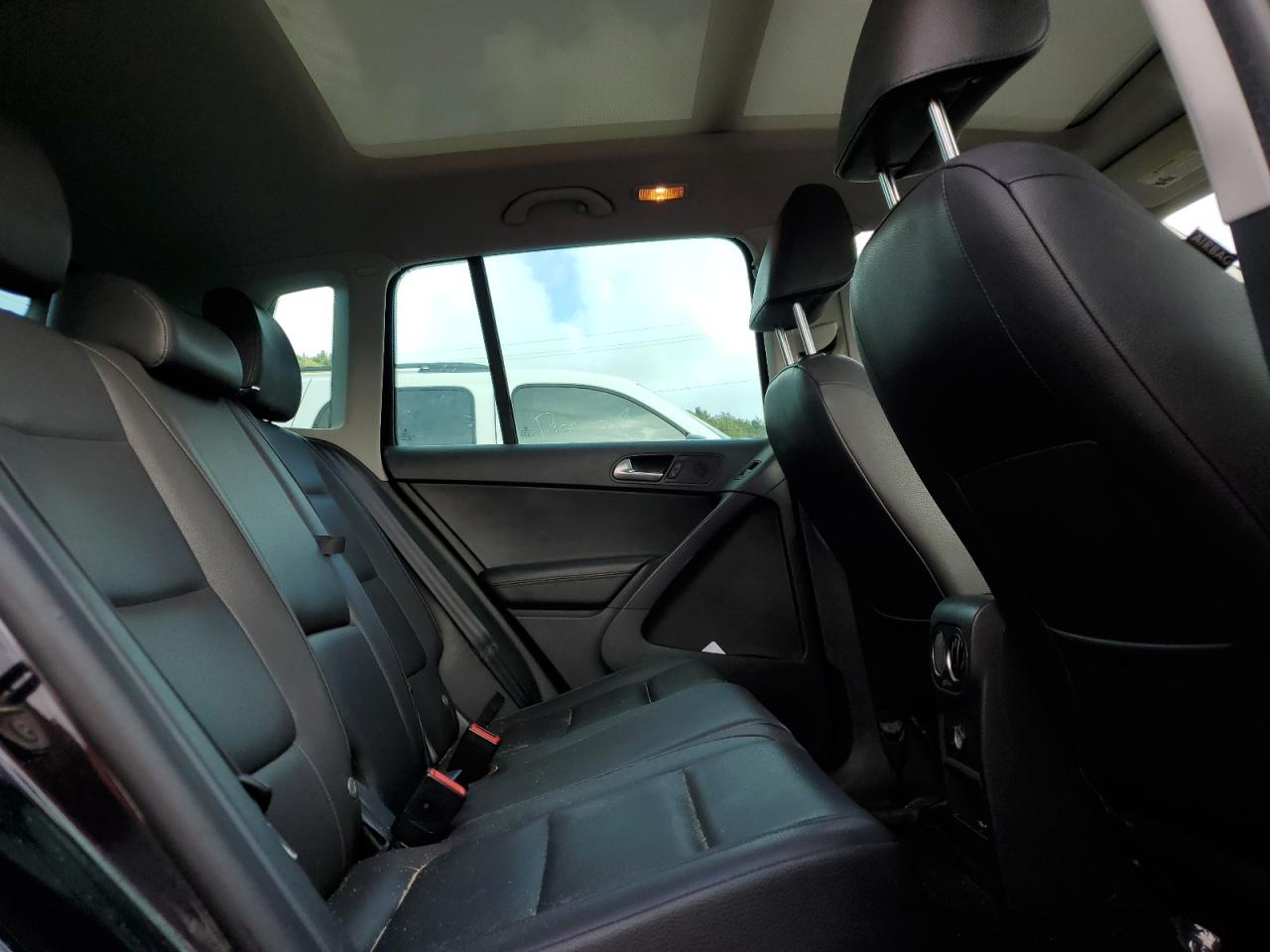 2015 Volkswagen Tiguan - Image 11