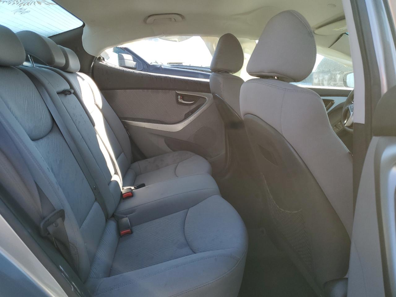 2013 Hyundai Elantra - Image 10