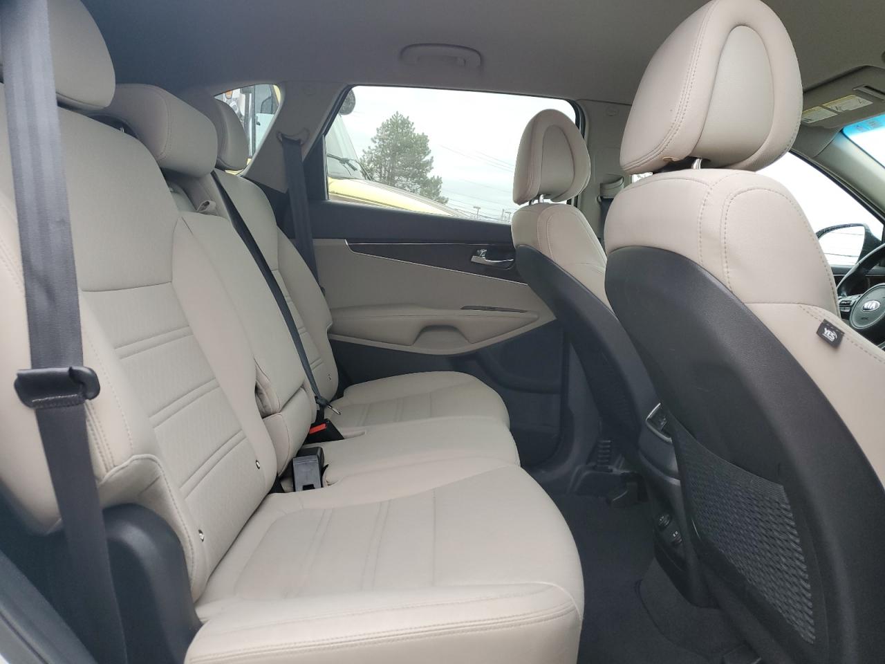 2016 Kia Sorento - Image 11