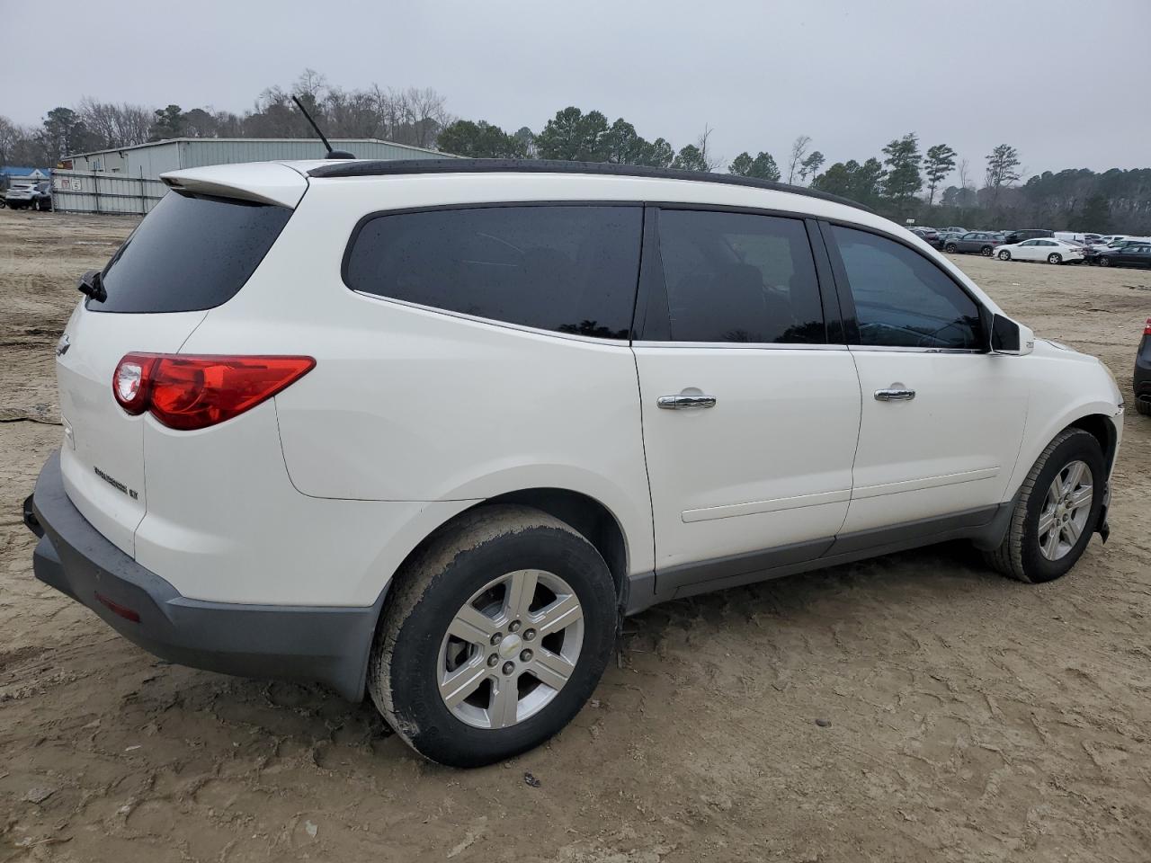 2011 Chevrolet Traverse - Image 3