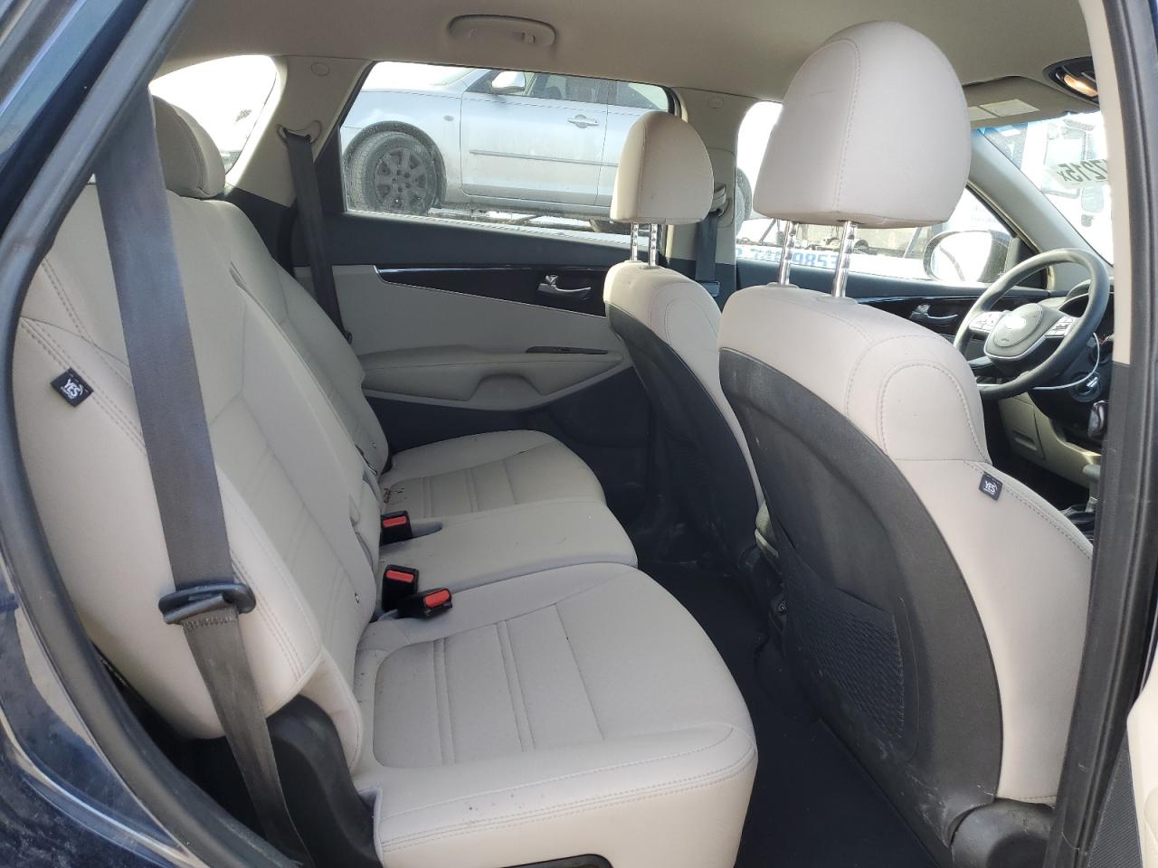 2019 Kia Sorento - Image 11