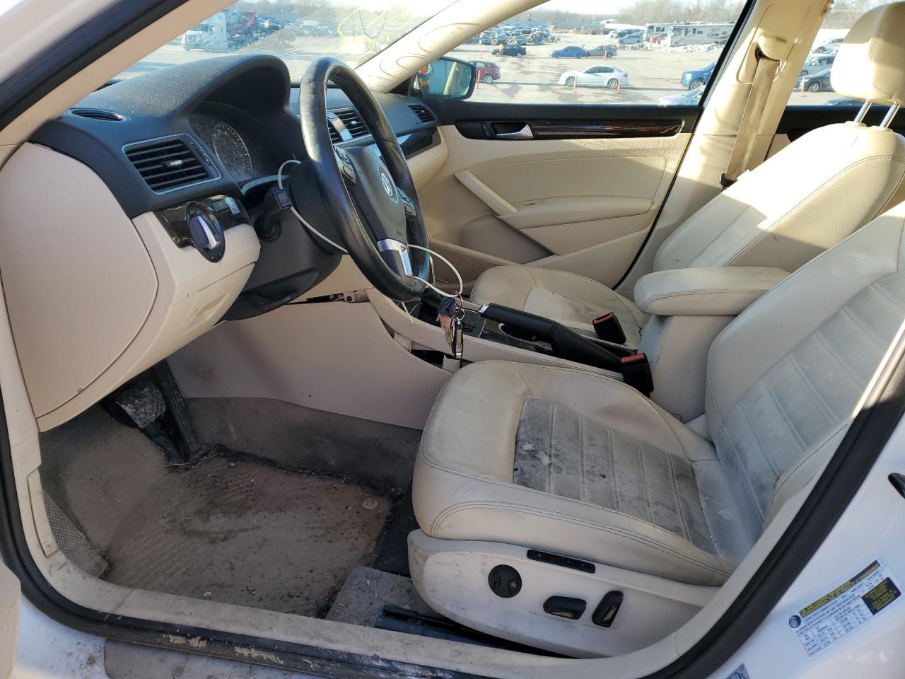 2014 Volkswagen Passat - Image 7