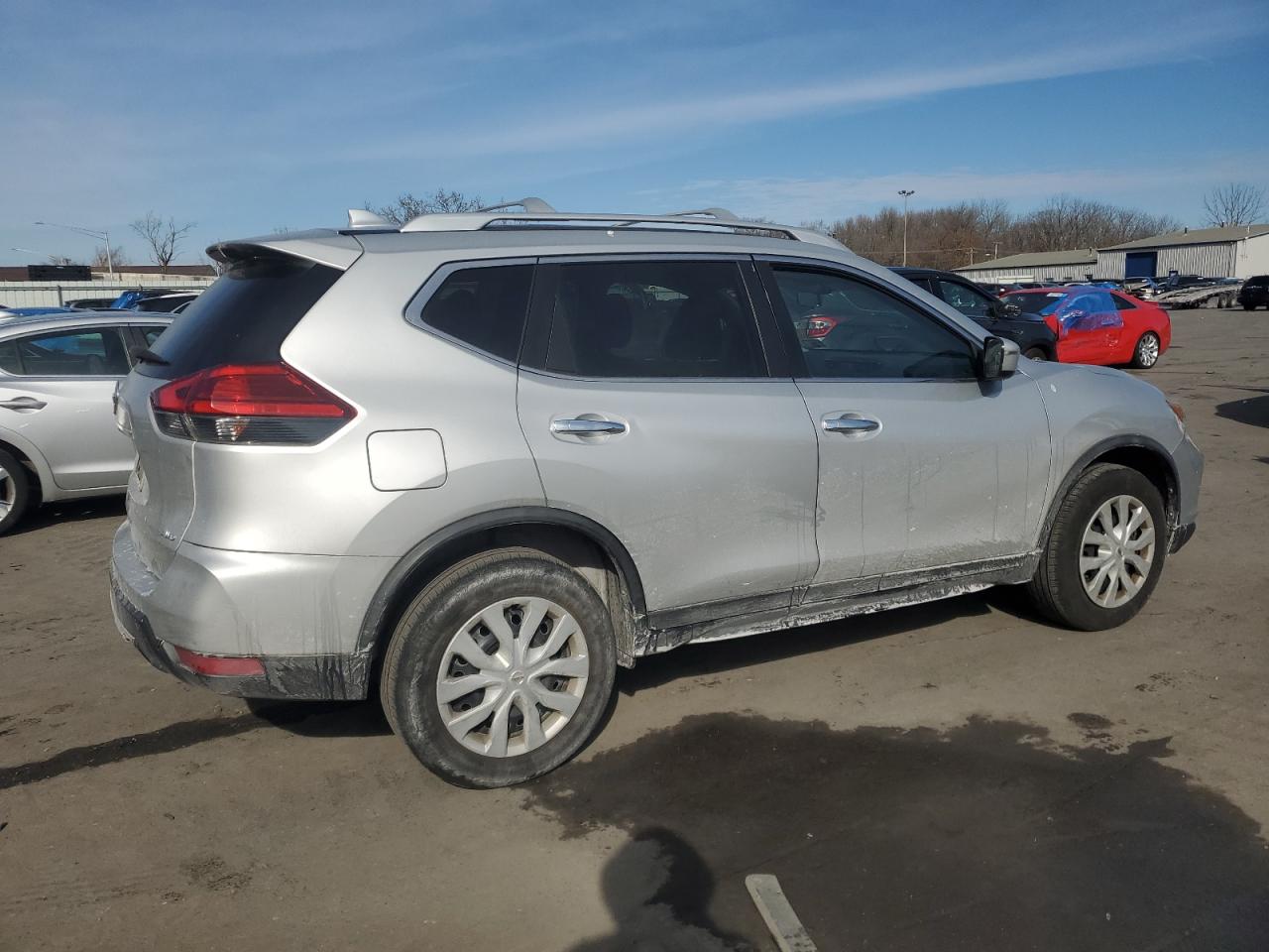 2017 Nissan Rogue - Image 3