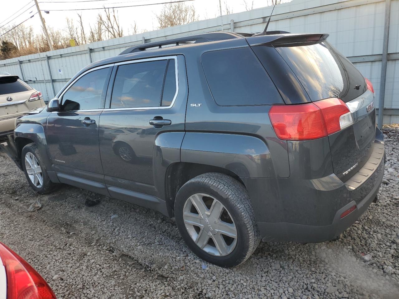 2010 GMC Terrain - Image 2